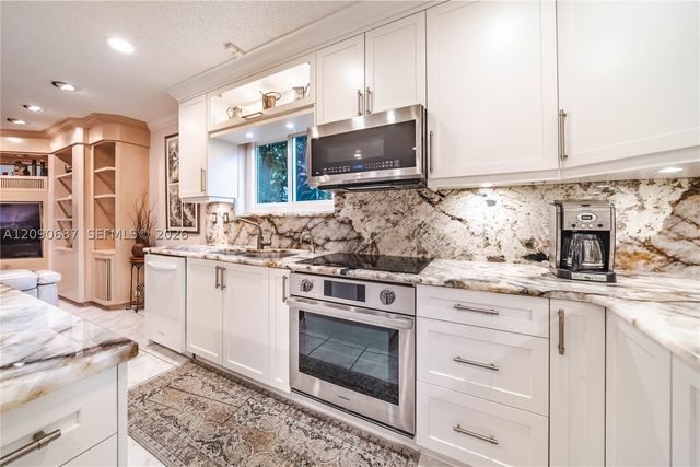 15935 NW 82nd Ct, Miami Lakes, FL 33016