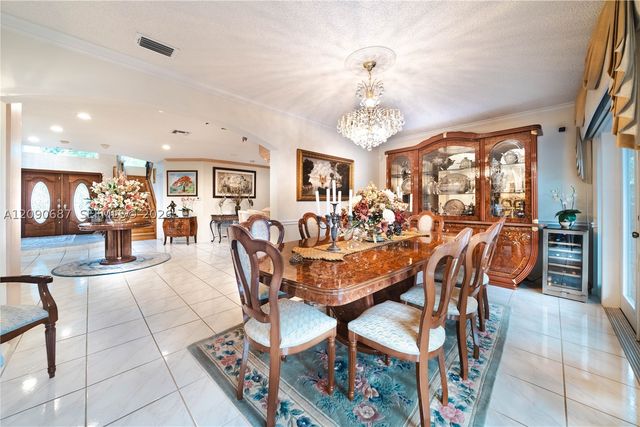 15935 NW 82nd Ct, Miami Lakes, FL 33016