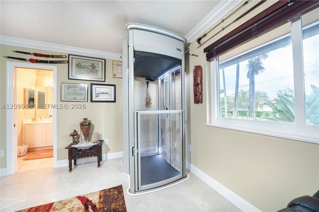 15935 NW 82nd Ct, Miami Lakes, FL 33016