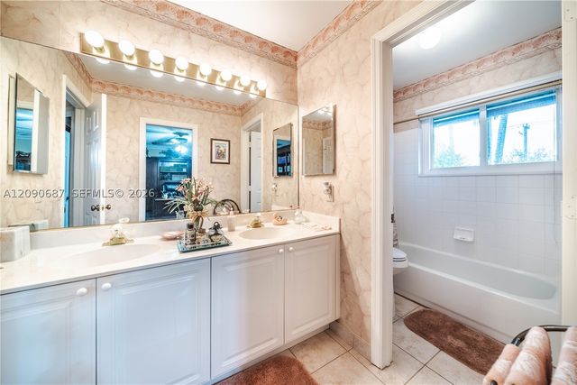 15935 NW 82nd Ct, Miami Lakes, FL 33016