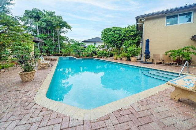 15935 NW 82nd Ct, Miami Lakes, FL 33016