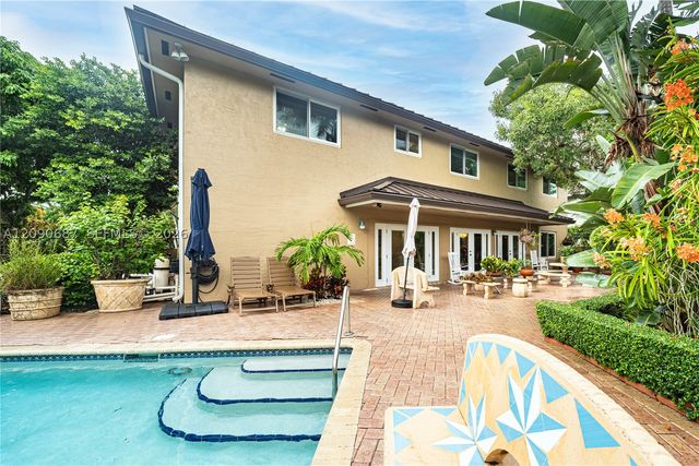 15935 NW 82nd Ct, Miami Lakes, FL 33016