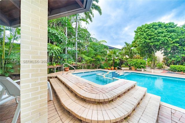 15935 NW 82nd Ct, Miami Lakes, FL 33016