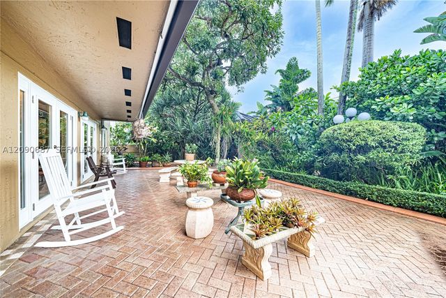 15935 NW 82nd Ct, Miami Lakes, FL 33016