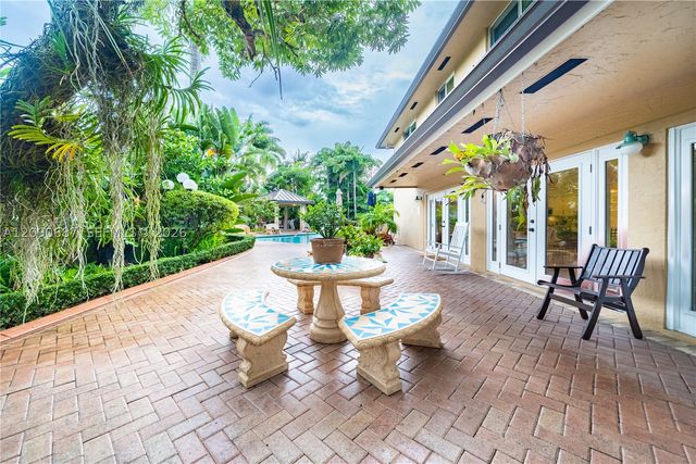15935 NW 82nd Ct, Miami Lakes, FL 33016