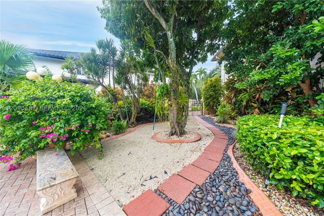 15935 NW 82nd Ct, Miami Lakes, FL 33016