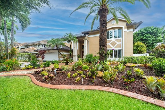15935 NW 82nd Ct, Miami Lakes, FL 33016
