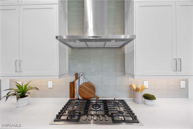 3291 Dorado LN 101, Naples, FL 34114