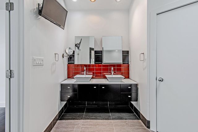 2025 Colquitt Street E, Houston, TX 77098