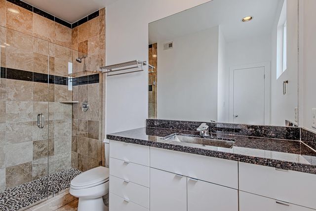 2025 Colquitt Street E, Houston, TX 77098