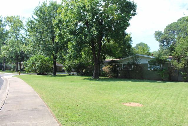 208 S Phoenix Ave, Russellville, AR 72801