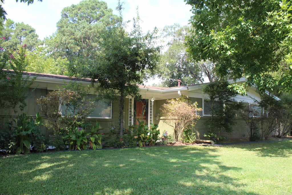 208 S Phoenix Ave, Russellville, AR 72801