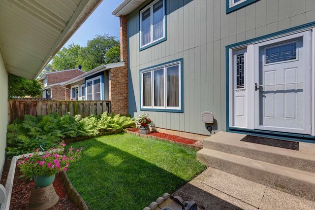 330 Elmwood Lane, Bloomingdale, IL 60108