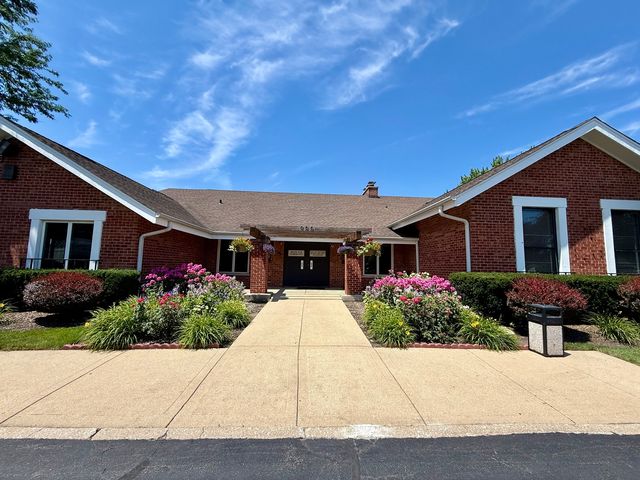 330 Elmwood Lane, Bloomingdale, IL 60108