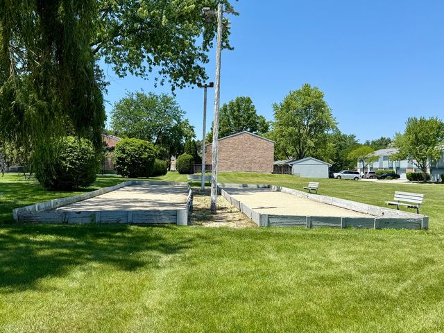 330 Elmwood Lane, Bloomingdale, IL 60108