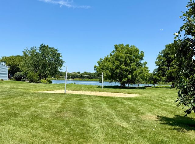 330 Elmwood Lane, Bloomingdale, IL 60108