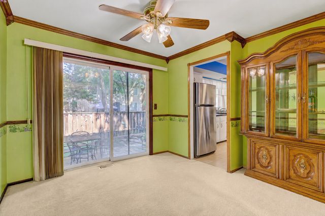 330 Elmwood Lane, Bloomingdale, IL 60108