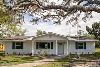 211 9th Street, Bay Saint Louis, MS 39520