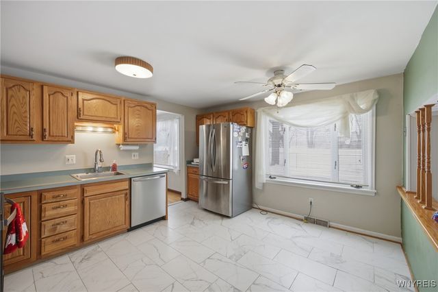 185 Old Farm Circle, Amherst, NY 14221