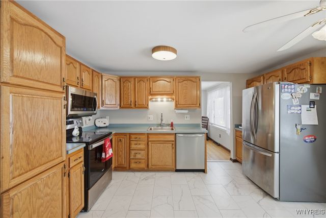 185 Old Farm Circle, Amherst, NY 14221