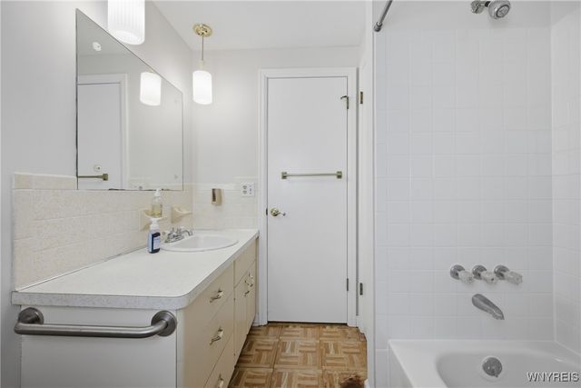 185 Old Farm Circle, Amherst, NY 14221