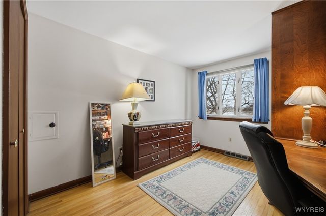 185 Old Farm Circle, Amherst, NY 14221