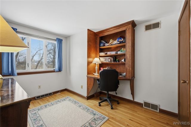 185 Old Farm Circle, Amherst, NY 14221