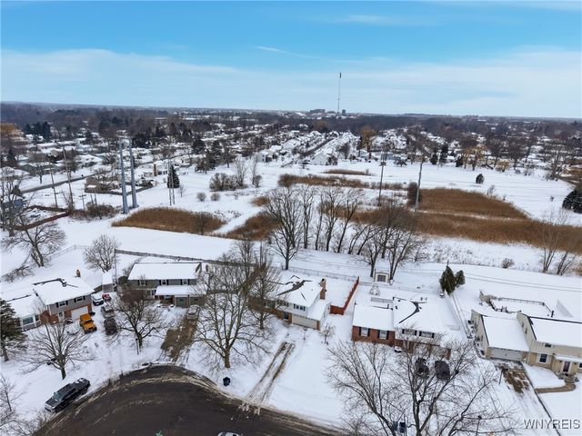 185 Old Farm Circle, Amherst, NY 14221