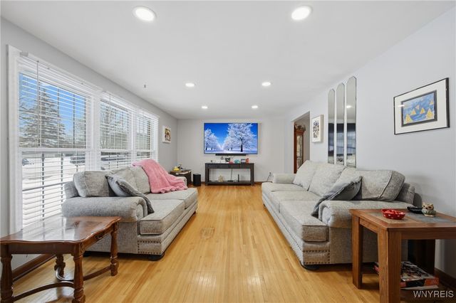 185 Old Farm Circle, Amherst, NY 14221