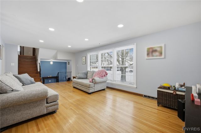 185 Old Farm Circle, Amherst, NY 14221