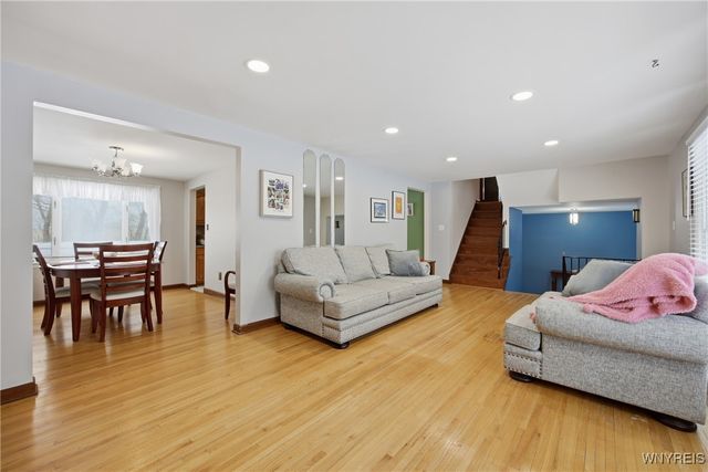 185 Old Farm Circle, Amherst, NY 14221