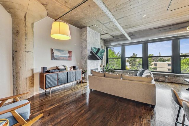 1111 W 14TH Place 328, Chicago, IL 60608