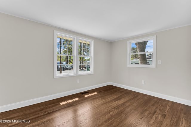 620 Tiller Avenue, Beachwood, NJ 08722