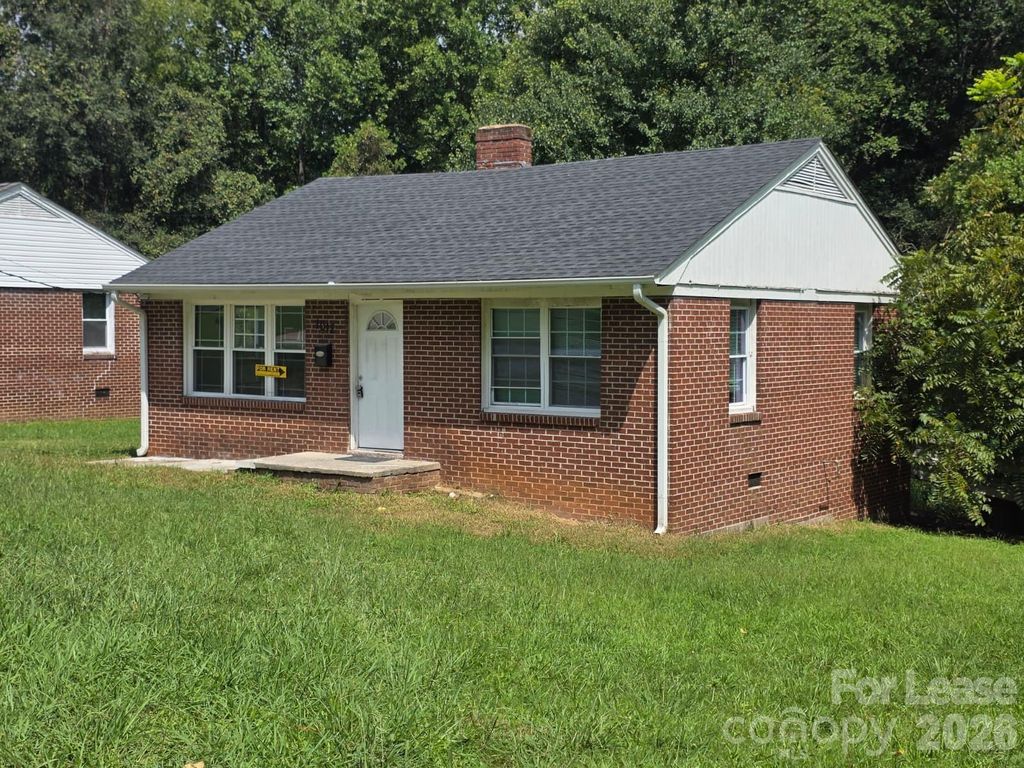 1010 E Harrison Avenue, Gastonia, NC 28054