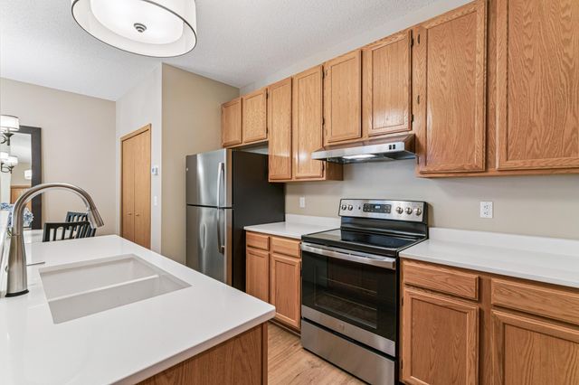 8465 Cortland Road 125, Eden Prairie, MN 55344