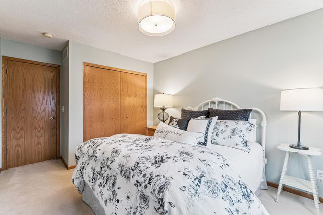 8465 Cortland Road 125, Eden Prairie, MN 55344