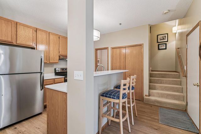 8465 Cortland Road 125, Eden Prairie, MN 55344