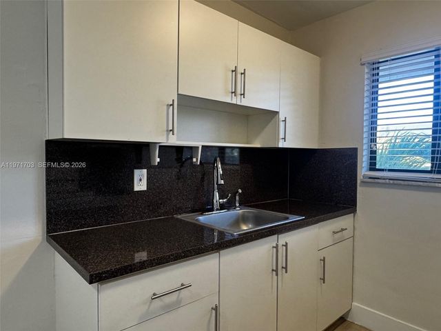 1330 W 29th St 39, Hialeah, FL 33012