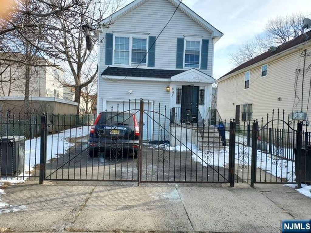 648 S 15th Street, Newark, NJ 07103