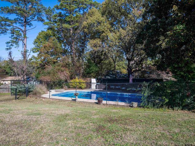 8212 Cambridge Rd, Tyler, TX 75703