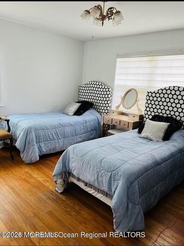 3 Cypress Avenue, Oakhurst, NJ 07755