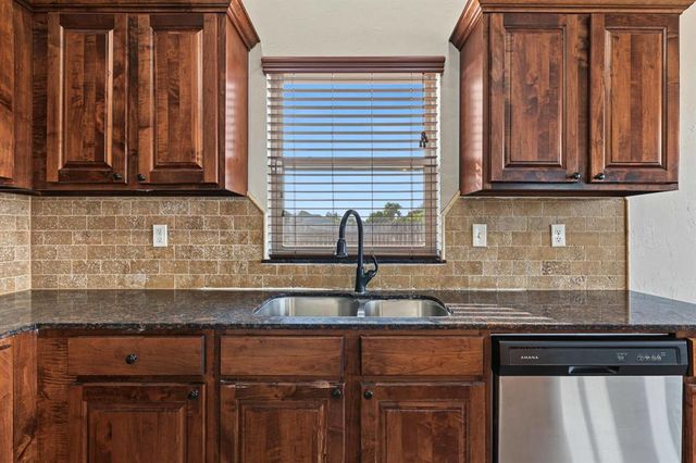 20575 Creekside Drive, Harrah, OK 73045