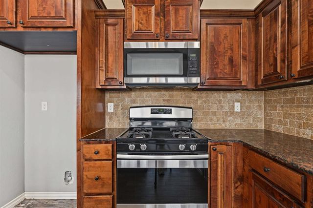 20575 Creekside Drive, Harrah, OK 73045