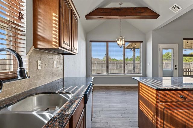 20575 Creekside Drive, Harrah, OK 73045