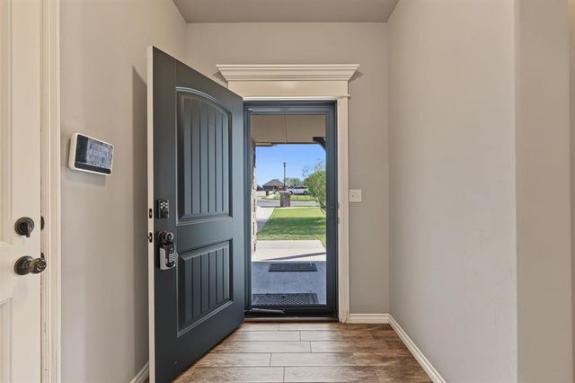 20575 Creekside Drive, Harrah, OK 73045