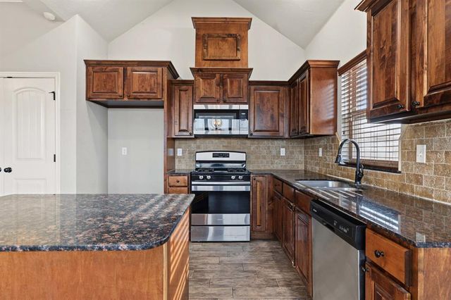20575 Creekside Drive, Harrah, OK 73045