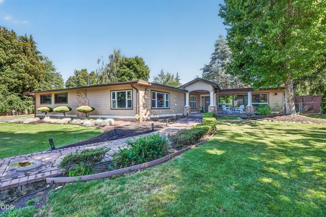 2201 Siskiyou Boulevard, Medford, OR 97504