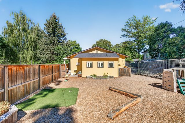 2201 Siskiyou Boulevard, Medford, OR 97504