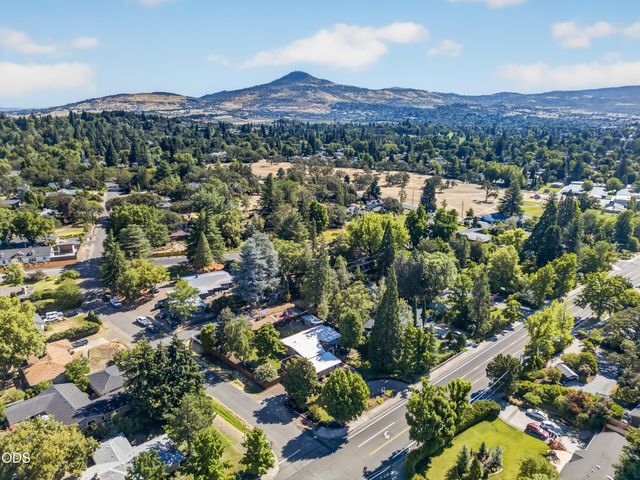 2201 Siskiyou Boulevard, Medford, OR 97504