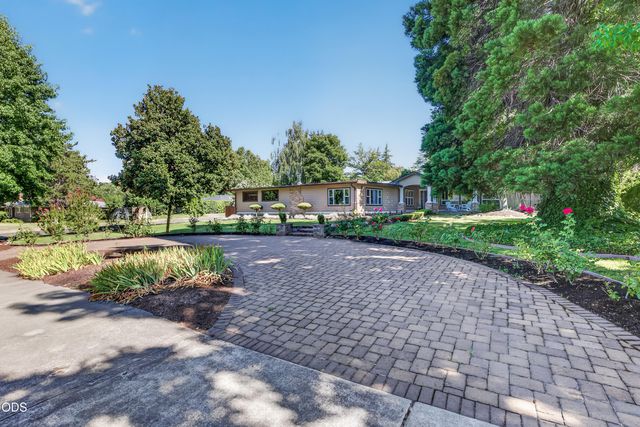 2201 Siskiyou Boulevard, Medford, OR 97504